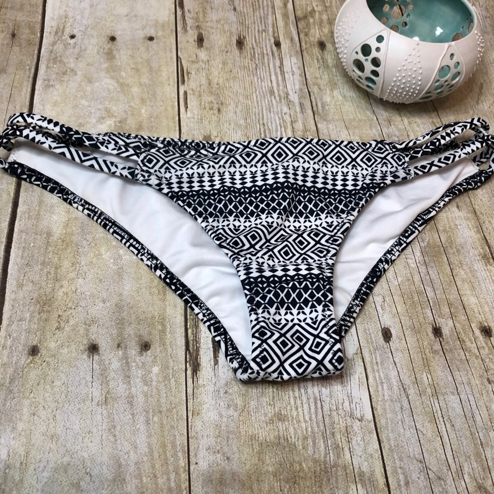 Victoria’s Secret strapping cheeky bikini bottoms